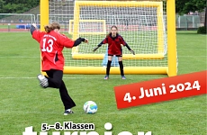 15. GIRLS KICK GÖTTINGEN AM 23. MAI 2023 Nach dreijähriger Corona-Pause findet das Girls Kick Göttingen, eines der größten Mädchenfußballturniere endlich wieder statt. Teilnehmen können Mädchenteams der Jahrgänge der 5./6. und 7./8. Klasse der Schulen aus Stadt und Landkreis Göttingen.
Das Turnier wird von 10.00 bis 16.00 Uhr auf dem Außengelände des Sportzentrums der Uni Göttingen, Sprangerweg 2 ausgetragen.