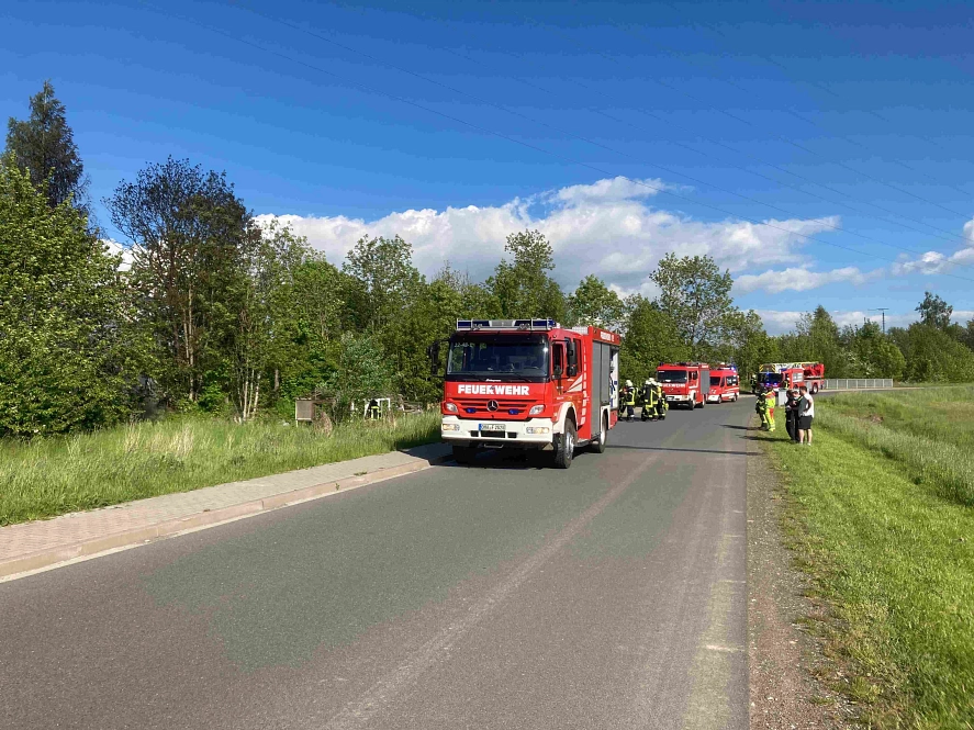 30.05.2021 Feuerwehr Herzberg – Presseinformation Brand einer Gartenlaube am Herzberger Bahnhof unter einer Hochspannungsleitung&nbsp;&copy;&nbsp;Uwe Bock