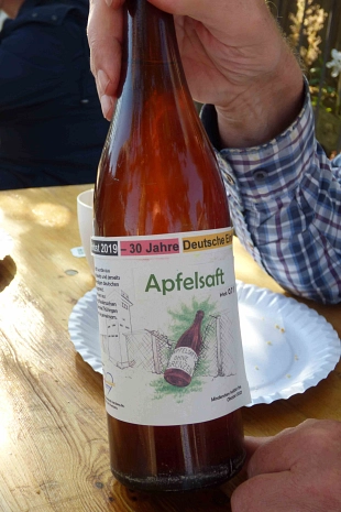Apfelsaft aus eigener Ernte Apfelsaft aus eigener Ernte © Zukunfstwerkstatt Herzberg e.V.