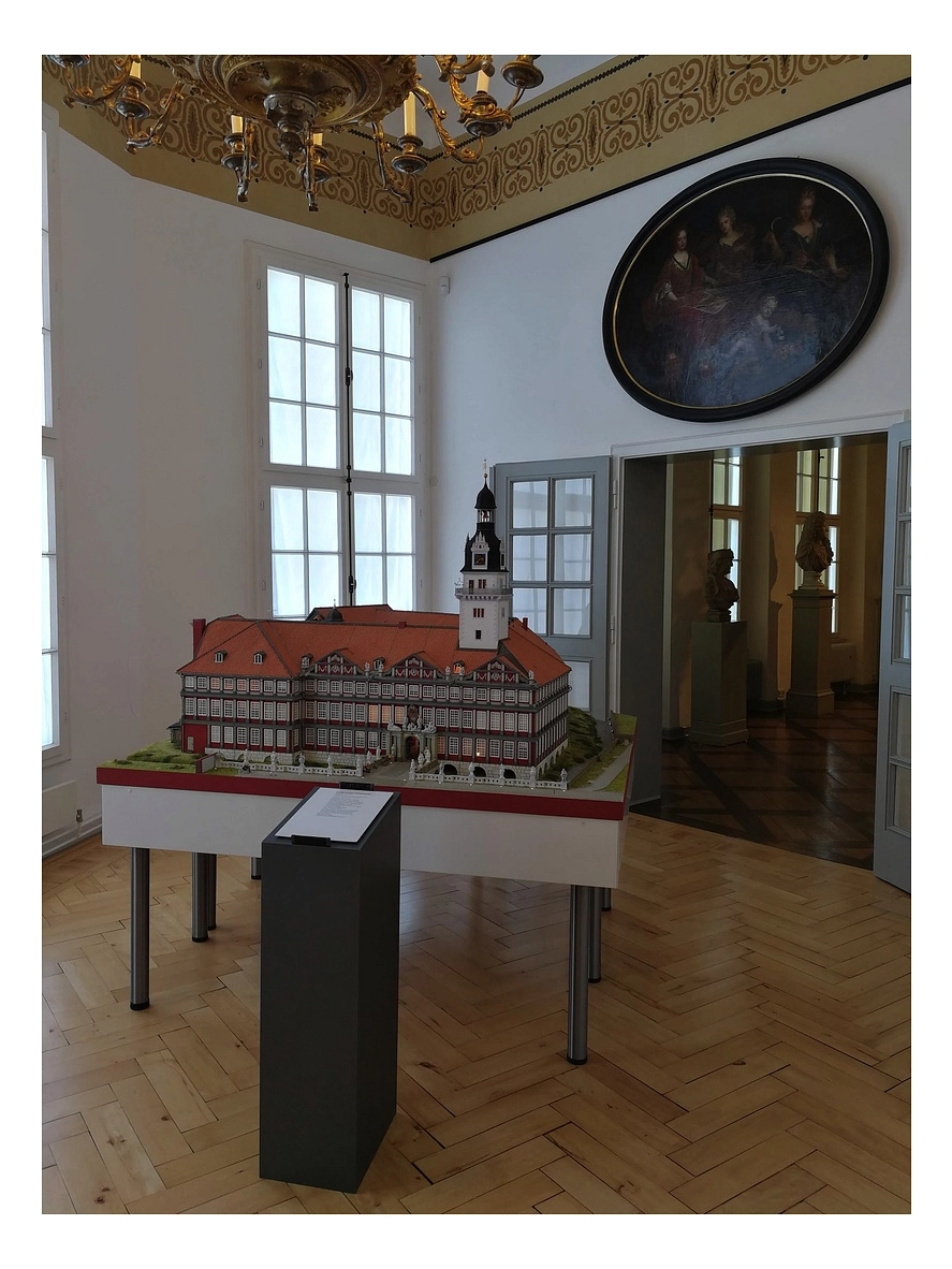 Das Schloss Wolfenbüttel. Die Figuren und das Wappen wurden von dem Künstler Thomas Sommerfeld aus Blankenburg geschnitzt Das Schloss Wolfenbüttel. Die Figuren und das Wappen wurden von dem Künstler Thomas Sommerfeld aus Blankenburg geschnitzt © Margit Peters