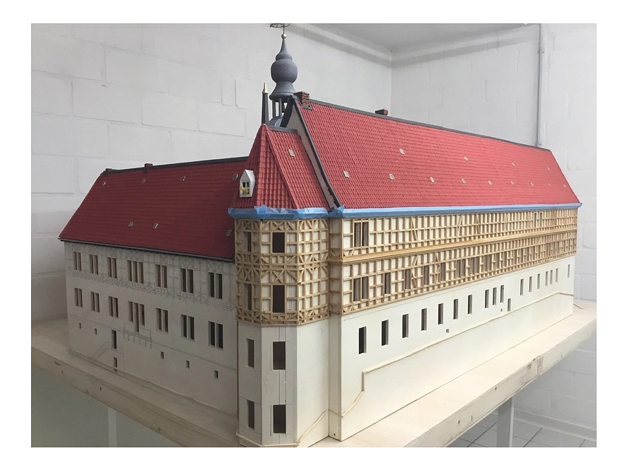 Eine besondere Herausforderung ist das Fachwerk des Schlosses. Eine besondere Herausforderung ist das Fachwerk des Schlosses. © Margit Peters