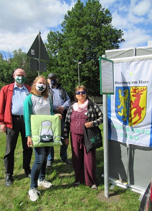 Einweihung der zweisprachigen Infotafel bei der Rhumequelle&nbsp;&copy;&nbsp;Esperantogesellschaft Südharz