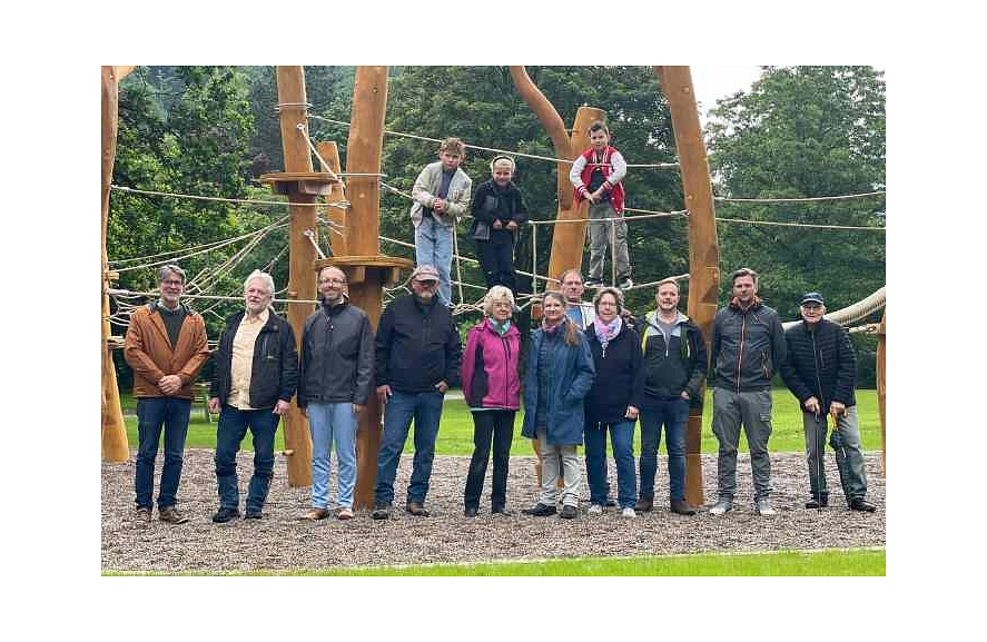 Eröffnungsfeier des neuen Klettergerüstes auf den „Große Wiesen“ in Sieber Eröffnungsfeier des neuen Klettergerüstes auf den „Große Wiesen“ in Sieber © Stadt Herzberg am Harz