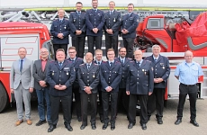Feuerwehr Herzberg (Auf dem Foto: Ortsbrandmeister, Gäste, Gewählte, Beförderte und Geehrte) Feuerwehr Herzberg (Auf dem Foto: Ortsbrandmeister, Gäste, Gewählte, Beförderte und Geehrte)
