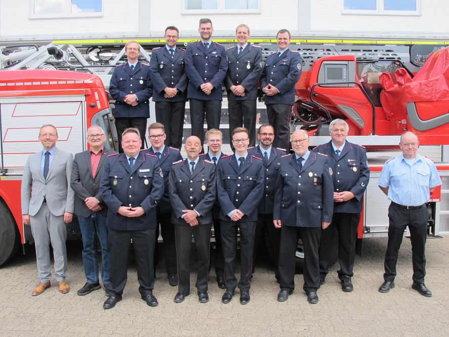 Feuerwehr Herzberg (Auf dem Foto: Ortsbrandmeister, Gäste, Gewählte, Beförderte und Geehrte) Feuerwehr Herzberg (Auf dem Foto: Ortsbrandmeister, Gäste, Gewählte, Beförderte und Geehrte) © Feuerwehr Herzberg