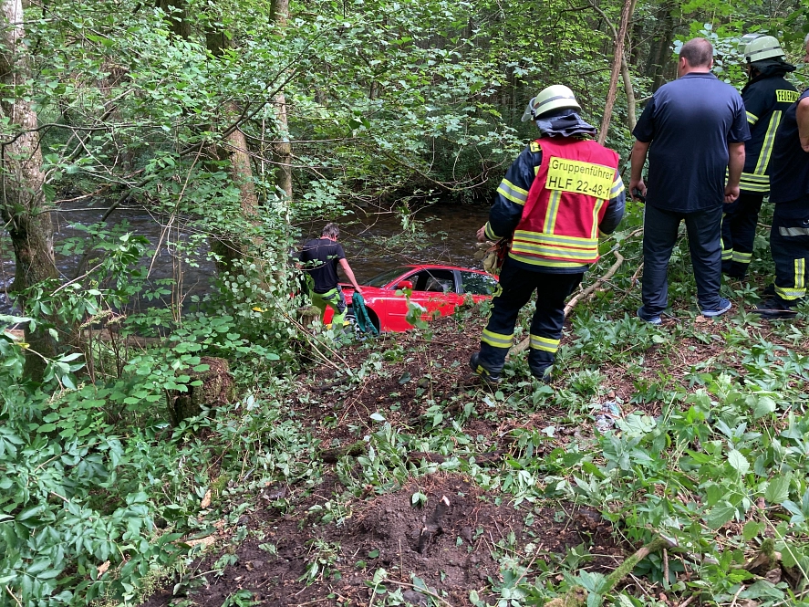 Am Sonntag wurde die Feuerwehren aus Sieber und Herzberg zusammen mit dem Rettungsdienst und der Polizei gegen 15:15 Uhr zu einem Verkehrsunfall auf die L521 zwischen den beiden Orten gerufen&nbsp;&copy;&nbsp;Feuerwehr Herzberg