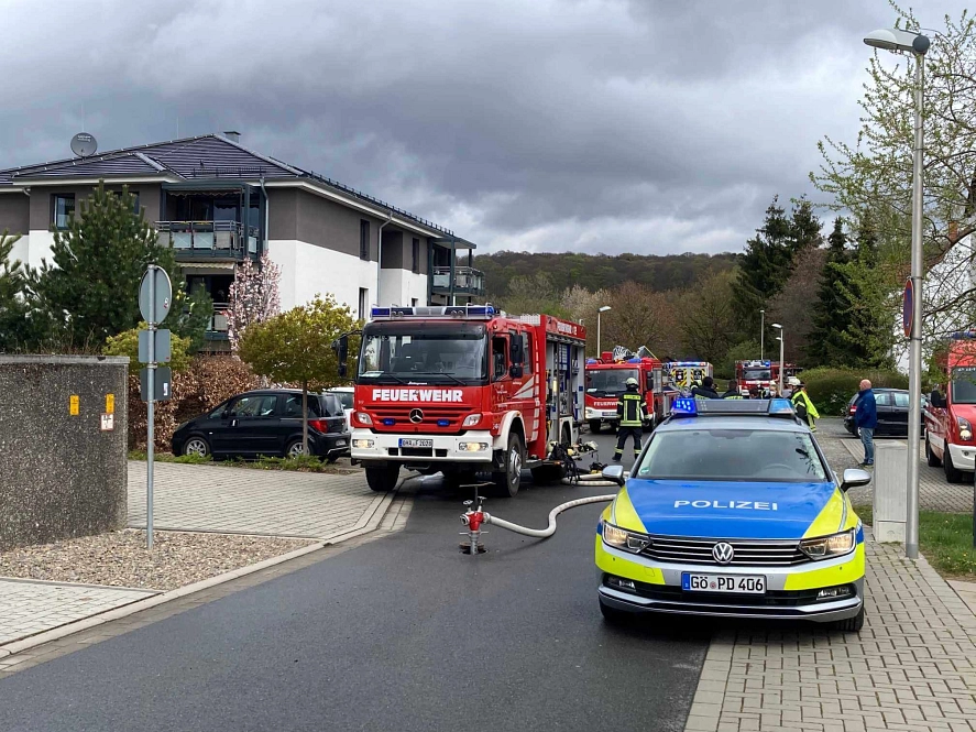 Foto 02 Dramatischer Brandeinsatz in Herzberg - Zwei Personen über Drehleiter gerettet Dramatischer Brandeinsatz in Herzberg - Zwei Personen über Drehleiter gerettet © Volker Carl, Feuerwehr Herzberg