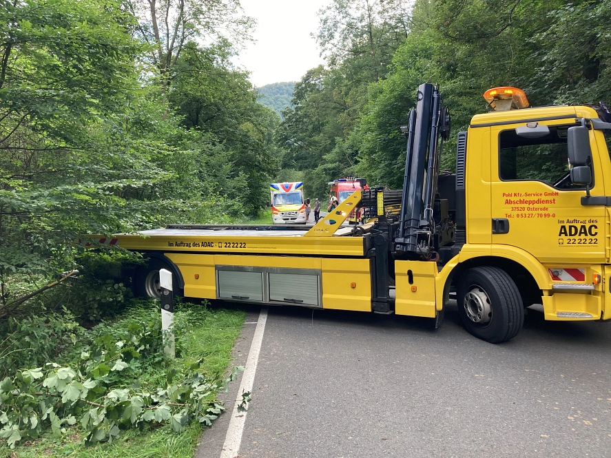 Am Sonntag wurde die Feuerwehren aus Sieber und Herzberg zusammen mit dem Rettungsdienst und der Polizei gegen 15:15 Uhr zu einem Verkehrsunfall auf die L521 zwischen den beiden Orten gerufen&nbsp;&copy;&nbsp;Feuerwehr Herzberg