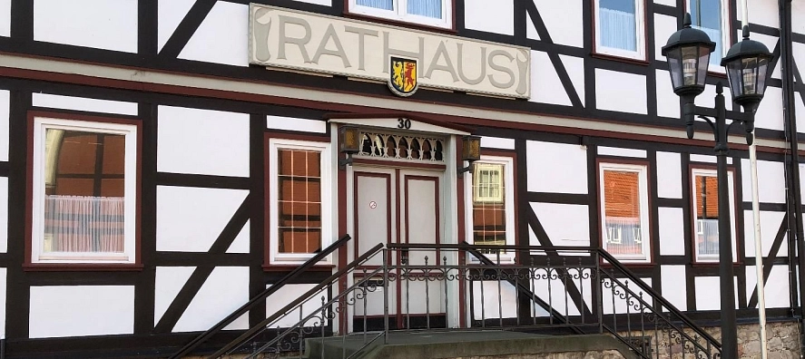 image_grafik_rathaus_treppe_stadt_herzberg Stadtverwaltung Herzberg am Harz ist ein modernes Dienstleistungsunternehmen für ihre Bürgerinnen und Bürger © Stadt Herzberg am Harz