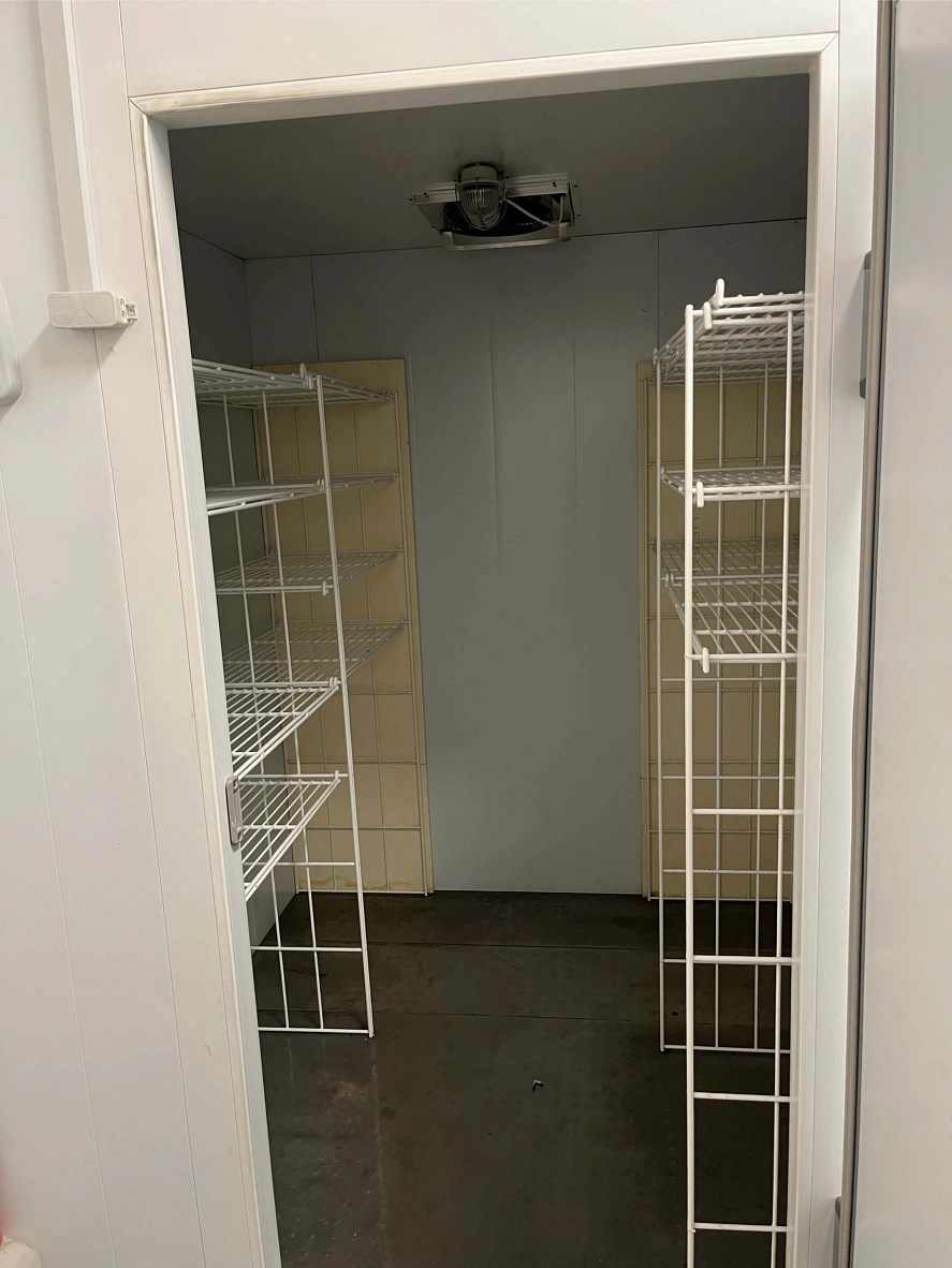 Kühlzelle innen Angrenzend an die Küche befindet sich eine Kühlzelle mit 4,5 m² Größe, die zur Kühlung von Getränken und Speisen genutzt werden kann. © Stadt Herzberg am Harz