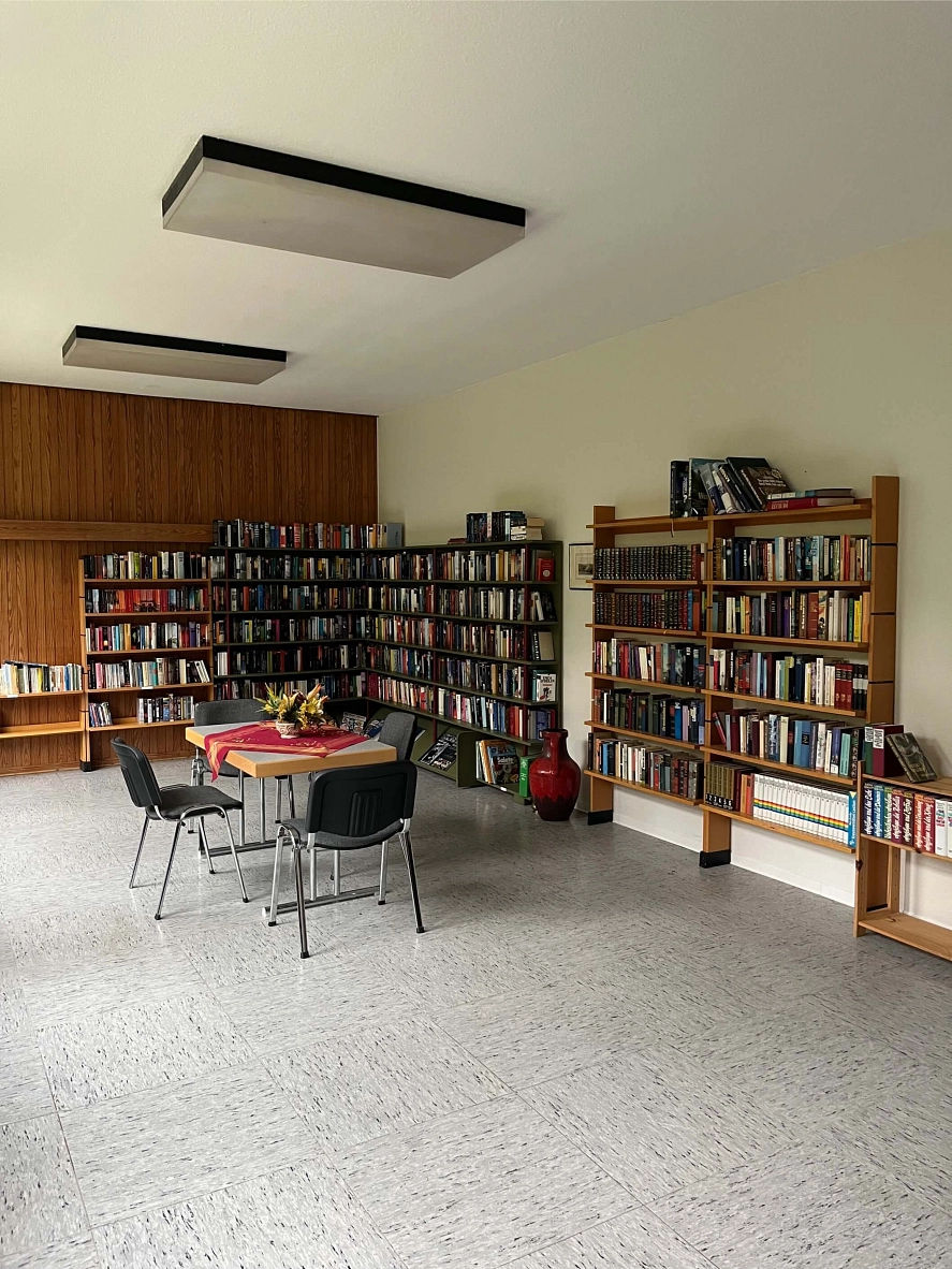 Lesekiste Das Haus des Gastes bietet zusätzlich einen Raum in dem Bücher gelesen, ausgeliehen oder gespendet werden können. © Stadt Herzberg am Harz