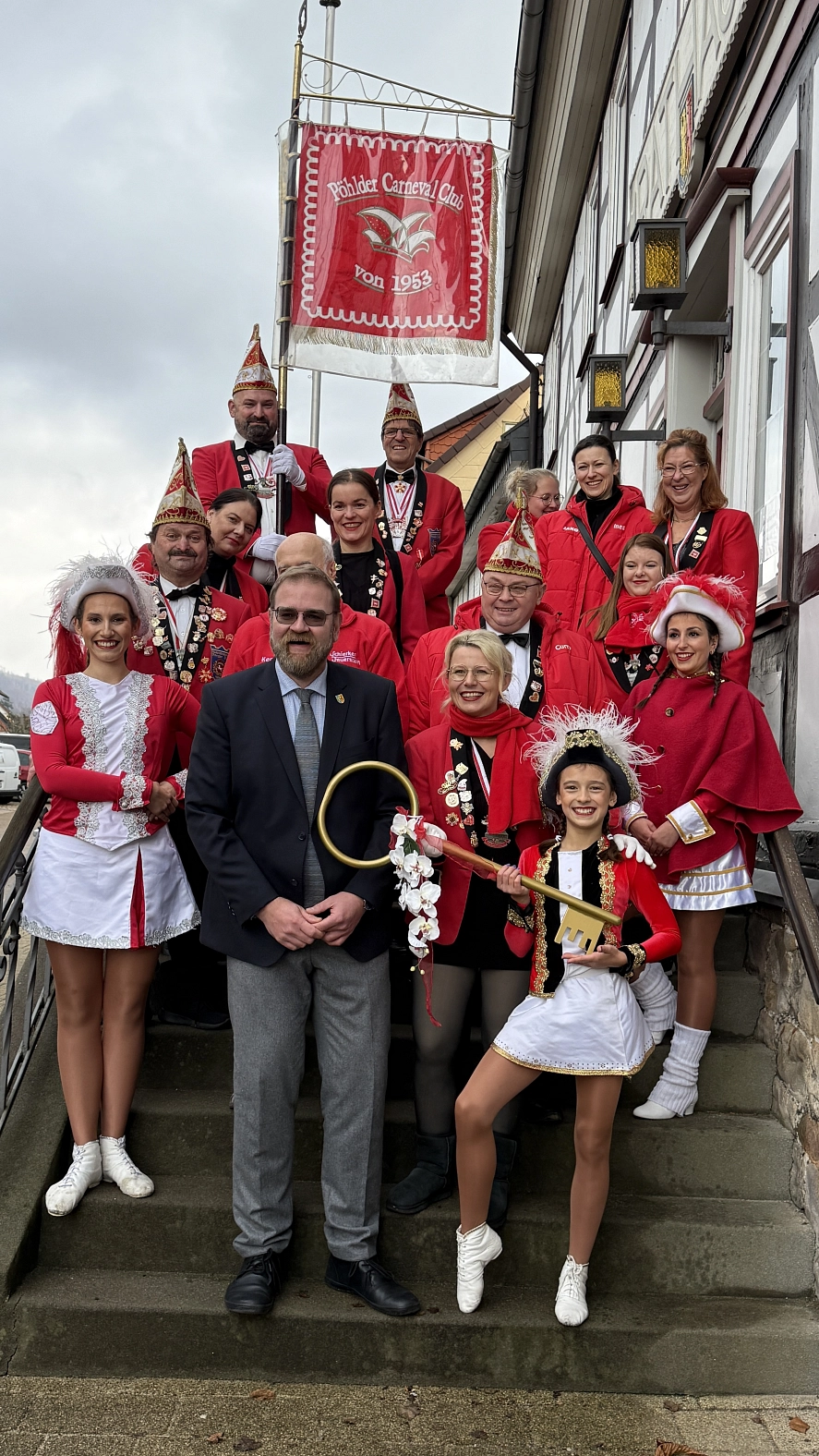 Punkt 11 Uhr 11 war es wieder so weit: Der Pöhlder Carneval Club (PCC) hat traditionell die Macht im Herzberger Rathaus übernommen und damit offiziell die fünfte Jahreszeit eingeläutet.&nbsp;&copy;&nbsp;Stadt Herzberg am Harz