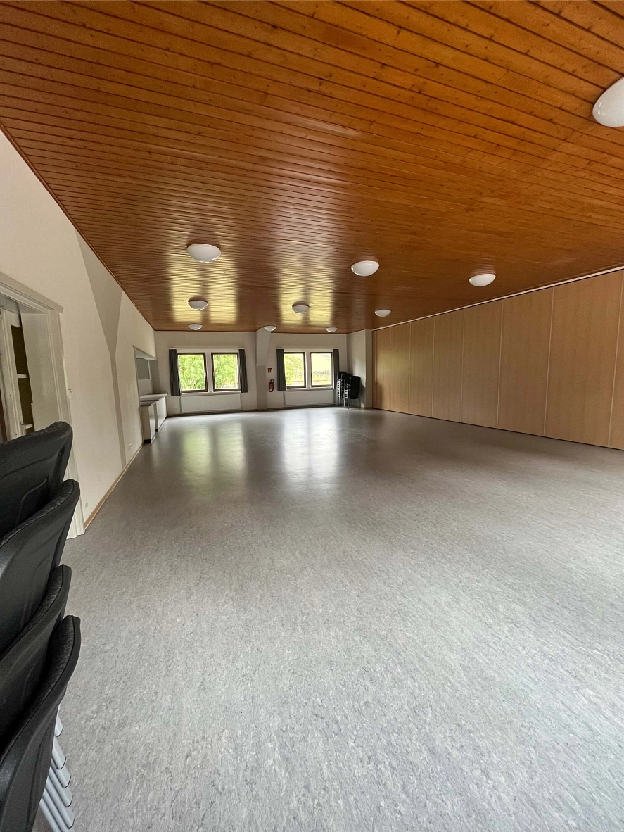 Durch Trennwände ist es möglich die Veranstaltungsfläche auf 125 m² zu teilen. Diese Sektion bietet Platz für 98 Personen.&nbsp;&copy;&nbsp;Stadt Herzberg am Harz
