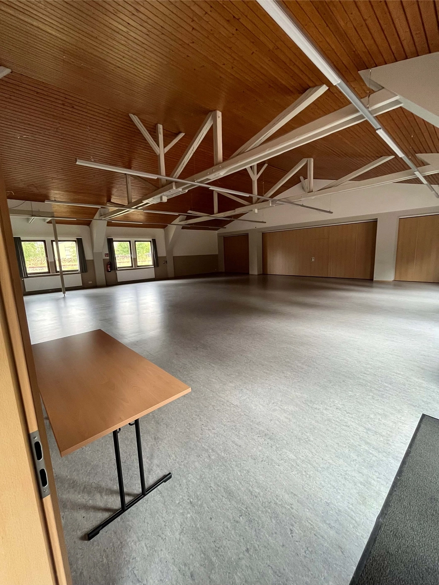 Durch Trennwände ist es möglich die Veranstaltungsfläche auf 198 m² zu teilen. Diese Sektion bietet Platz für 124 Personen.&nbsp;&copy;&nbsp;Stadt Herzberg am Harz