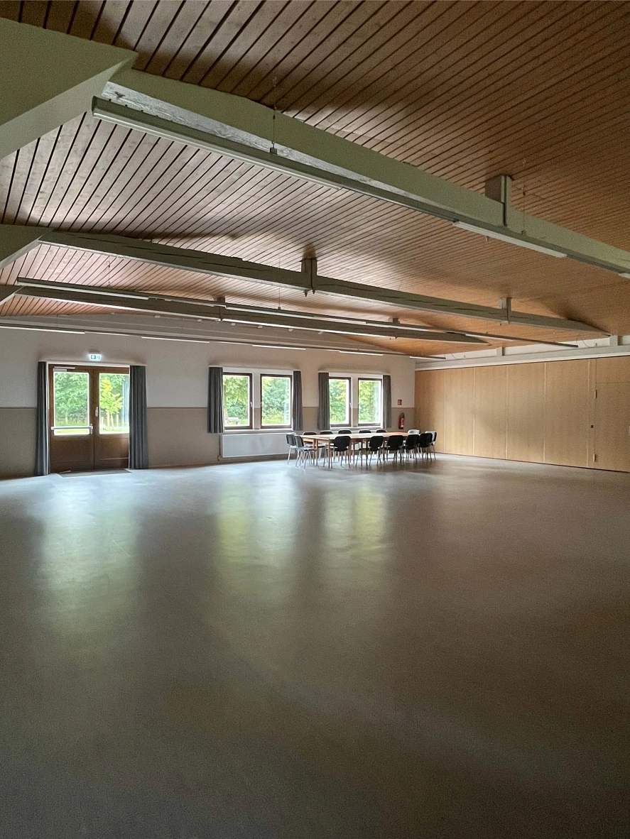 Das Dorfgemeinschaftshaus verfügt zusätzlich über eine 29 m² große Bühne.&nbsp;&copy;&nbsp;Stadt Herzberg am Harz