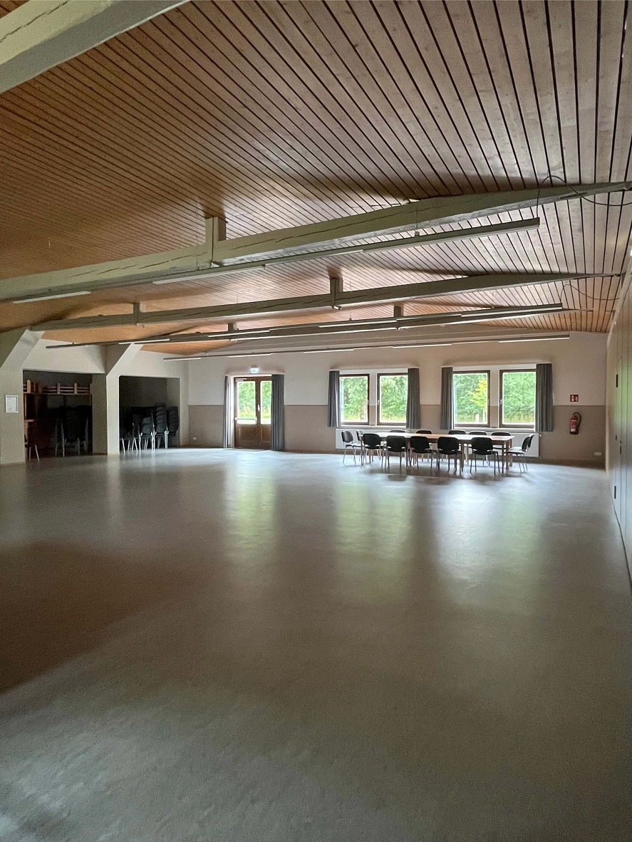 Durch Trennwände ist es möglich die Veranstaltungsfläche auf 233 m² zu teilen. Diese Sektion bietet Platz für 192 Personen.&nbsp;&copy;&nbsp;Stadt Herzberg am Harz